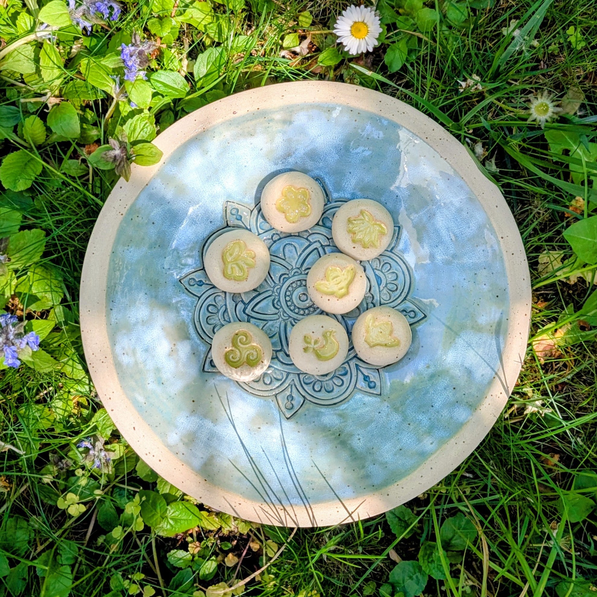 Insekten- und Vogeltränke L aus gebranntem Ton, mit 7 Tränkesteinen